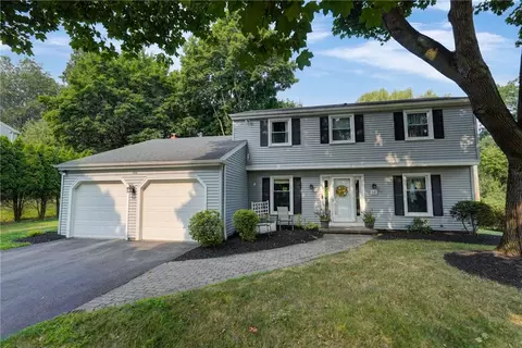 60 Boxwood Ln, Perinton, NY 14450