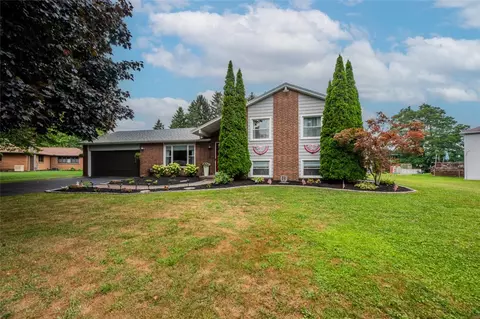 1454 Loughton Dr, Webster, NY 14580