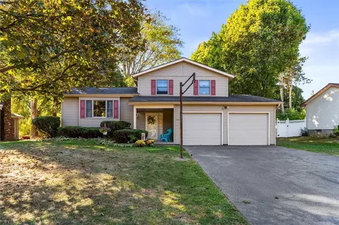 478 Fox Meadow Rd, Greece, NY 14626