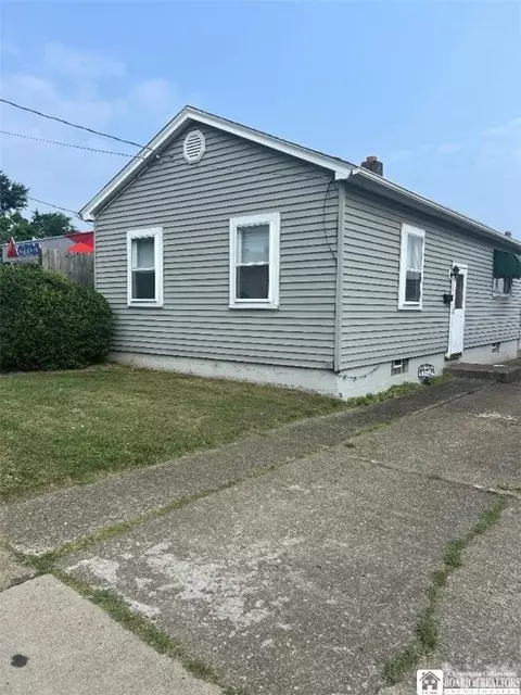 142 Lake Shore Dr W, Dunkirk, NY 14048