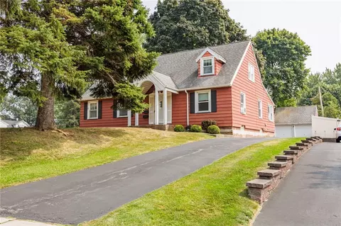 579 Lake Shore Blvd, Irondequoit, NY 14617