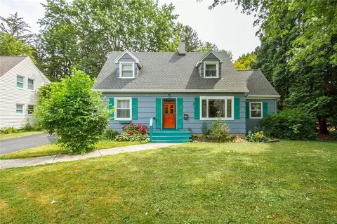 110 Worthing Ter, East Rochester, NY 14445