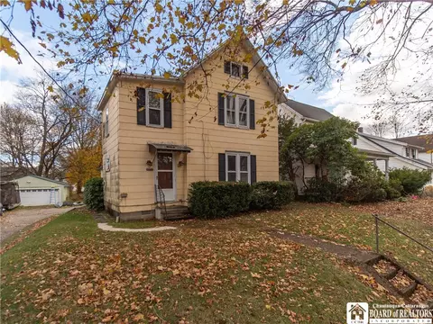 17 Tew St, Jamestown, NY 14701