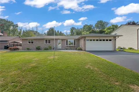 67 Chimney Sweep Ln, Greece, NY 14612