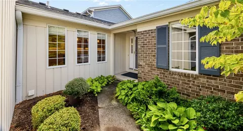 99 Creek Rdg, Pittsford, NY 14534