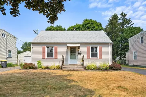52 Leonard Rd, Greece, NY 14616