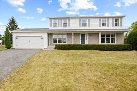 67 Covered Bridge Cir, Greece, NY 14612