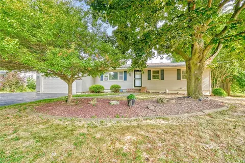 160 Kuhn Rd, Greece, NY 14612