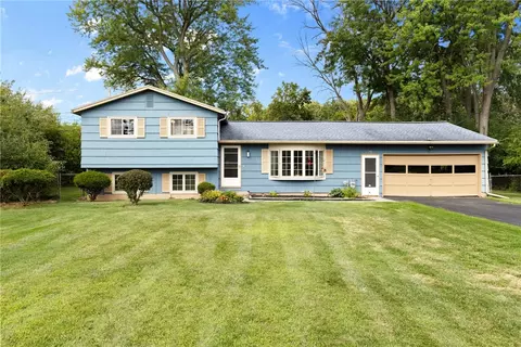 29 Bermuda Cir, Rochester, NY 14623