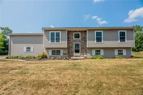 2097 Leno Rd, Palmyra, NY 14522