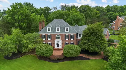 30 Wexford Gln, Pittsford, NY 14534