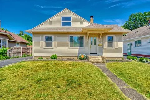 45 Wendhurst Dr, Greece, NY 14616