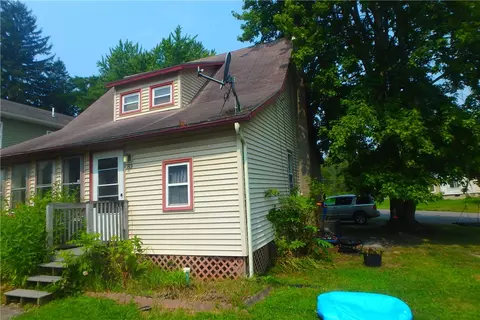 Exterior - 83 Bridge St, Schroeppel, NY 13135 photo 2 of 4