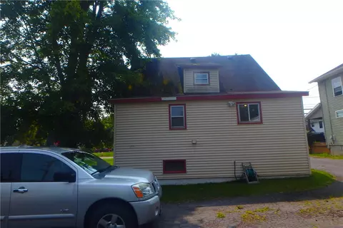 Exterior - 83 Bridge St, Schroeppel, NY 13135 photo 3 of 4