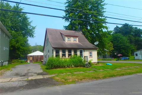 83 Bridge St, Schroeppel, NY 13135