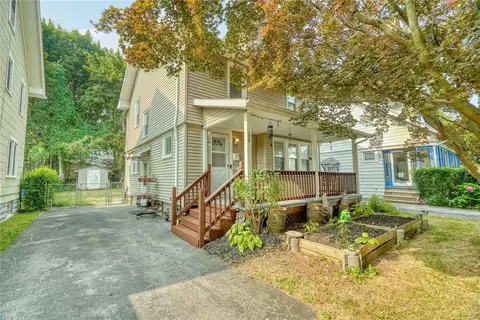 179 Barberry Ter, Rochester, NY 14621