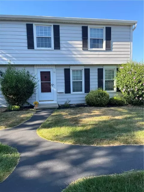 11 Springwood Dr, Webster, NY 14580
