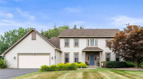 1538 Chigwell Ln S, Webster, NY 14580