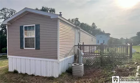 9266 Low St, Genesee, NY 14721