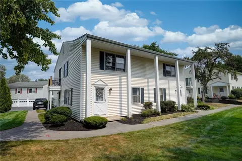 21 Heron Way S, Perinton, NY 14450