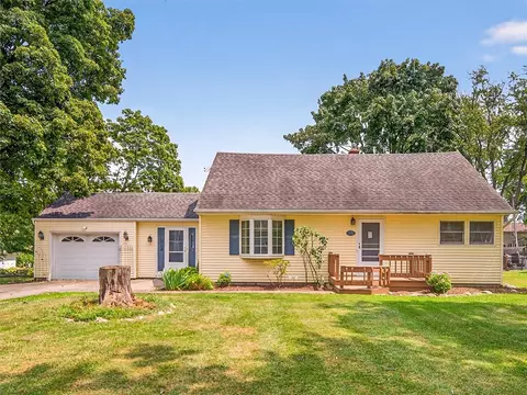 1074 Webster Rd, Webster, NY 14580