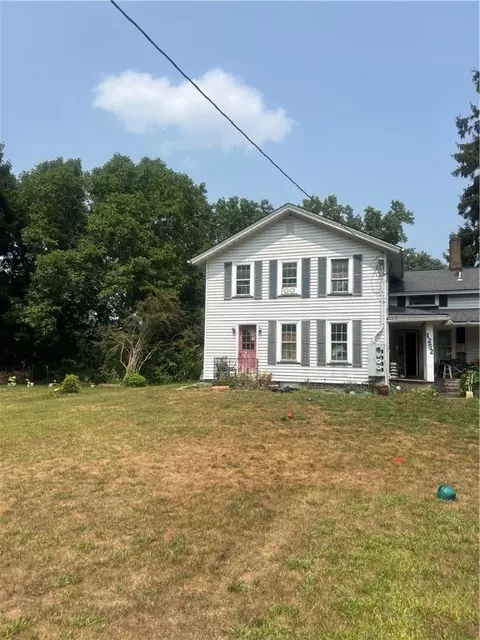 1252 Maiden Ln, Greece, NY 14626