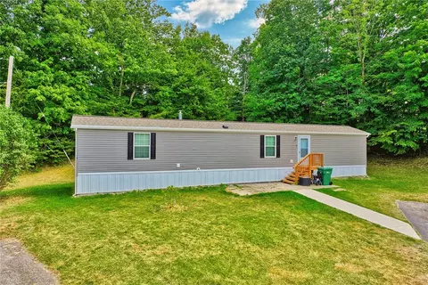 128 Tidd Cir, Farmington, NY 14425