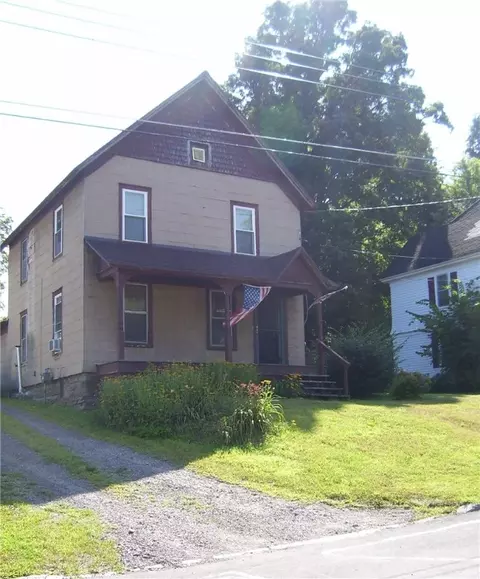 4 Franklin St, Oxford, NY 13830