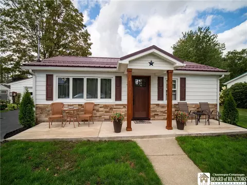 22 Parkside St, Mayville, NY 14757