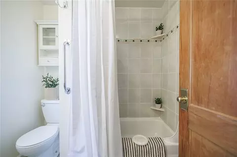 Bath - 81 Peart Ave, Irondequoit, NY 14622 photo 3 of 3
