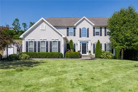 560 Yale Ct, Victor, NY 14564
