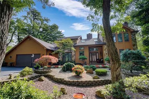 14 Ridgeway Ests, Greece, NY 14626