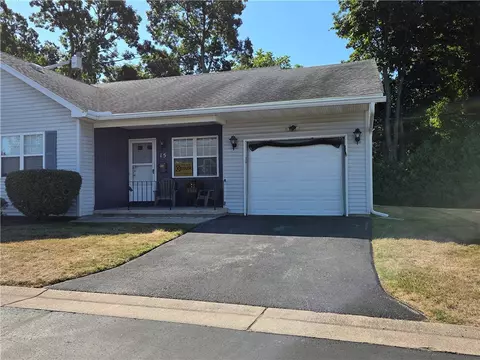 15 Coran Cir, Greece, NY 14616