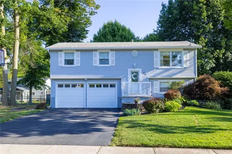 36 Timberwood Dr, Parma, NY 14468