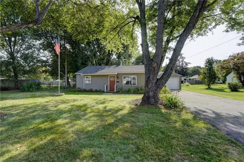 182 Iroquois St, Webster, NY 14580