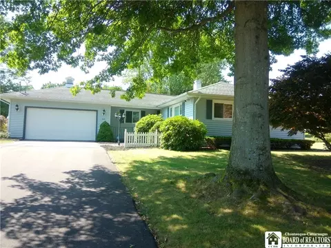 165 Connecticut Ave, Jamestown, NY 14701
