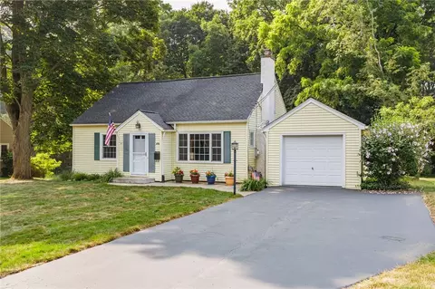 843 Harmon Rd, Penfield, NY 14526