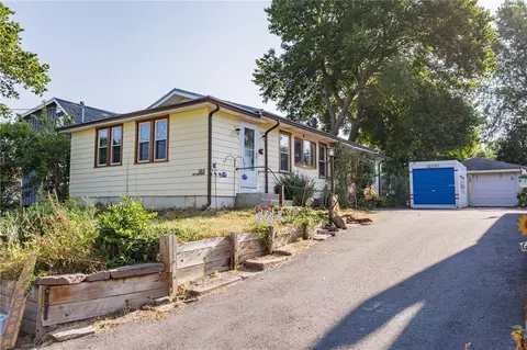 180 Mallard Dr, Irondequoit, NY 14622