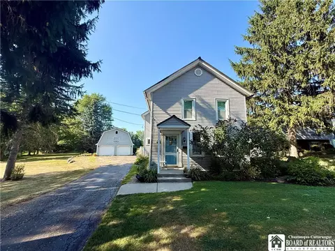 20 Lakeview Ave, Pomfret, NY 14063
