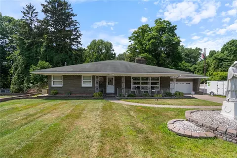 81 Tufa Glen Dr, Rochester, NY 14625