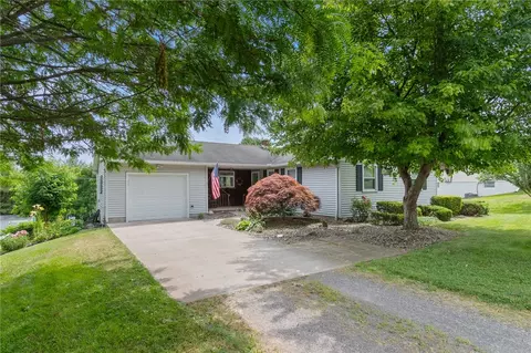 950 Bunker Hill Dr, Macedon, NY 14502