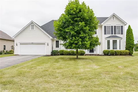 203 Barclay Square Dr, Rochester, NY 14618