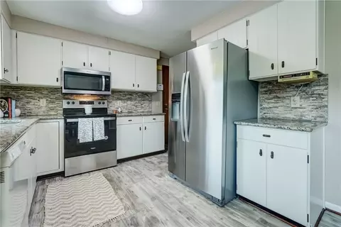 Kitchen - 41 Ridge Castle Dr, Irondequoit, NY 14622 photo 3 of 3