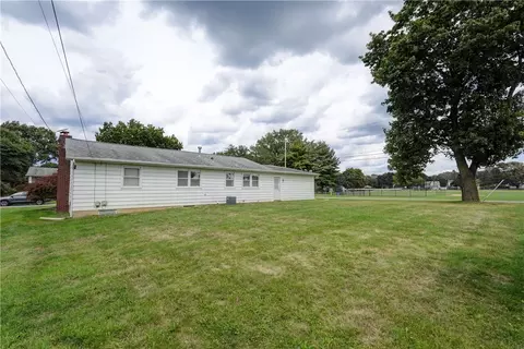 Exterior - 41 Ridge Castle Dr, Irondequoit, NY 14622 photo 2 of 2