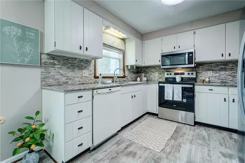 Kitchen - 41 Ridge Castle Dr, Irondequoit, NY 14622 photo 2 of 3
