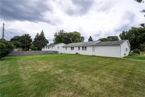 Exterior - 41 Ridge Castle Dr, Irondequoit, NY 14622 photo 1 of 2