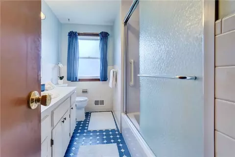 Bath - 41 Ridge Castle Dr, Irondequoit, NY 14622 photo 1 of 2