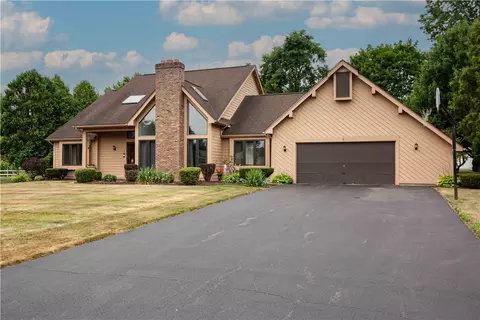 31 Holly Sue Ln, Greece, NY 14626