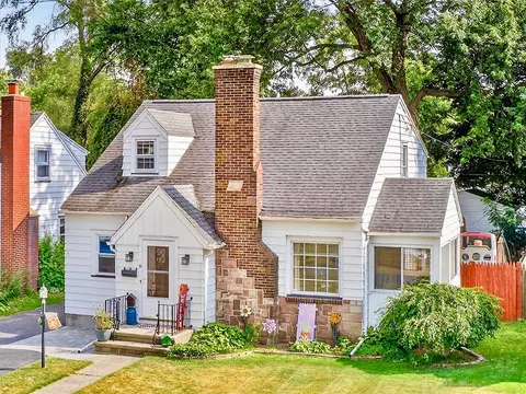 15 Burwell Rd, Irondequoit, NY 14617