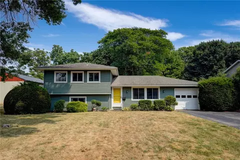 24 Sandstone Dr, Greece, NY 14616